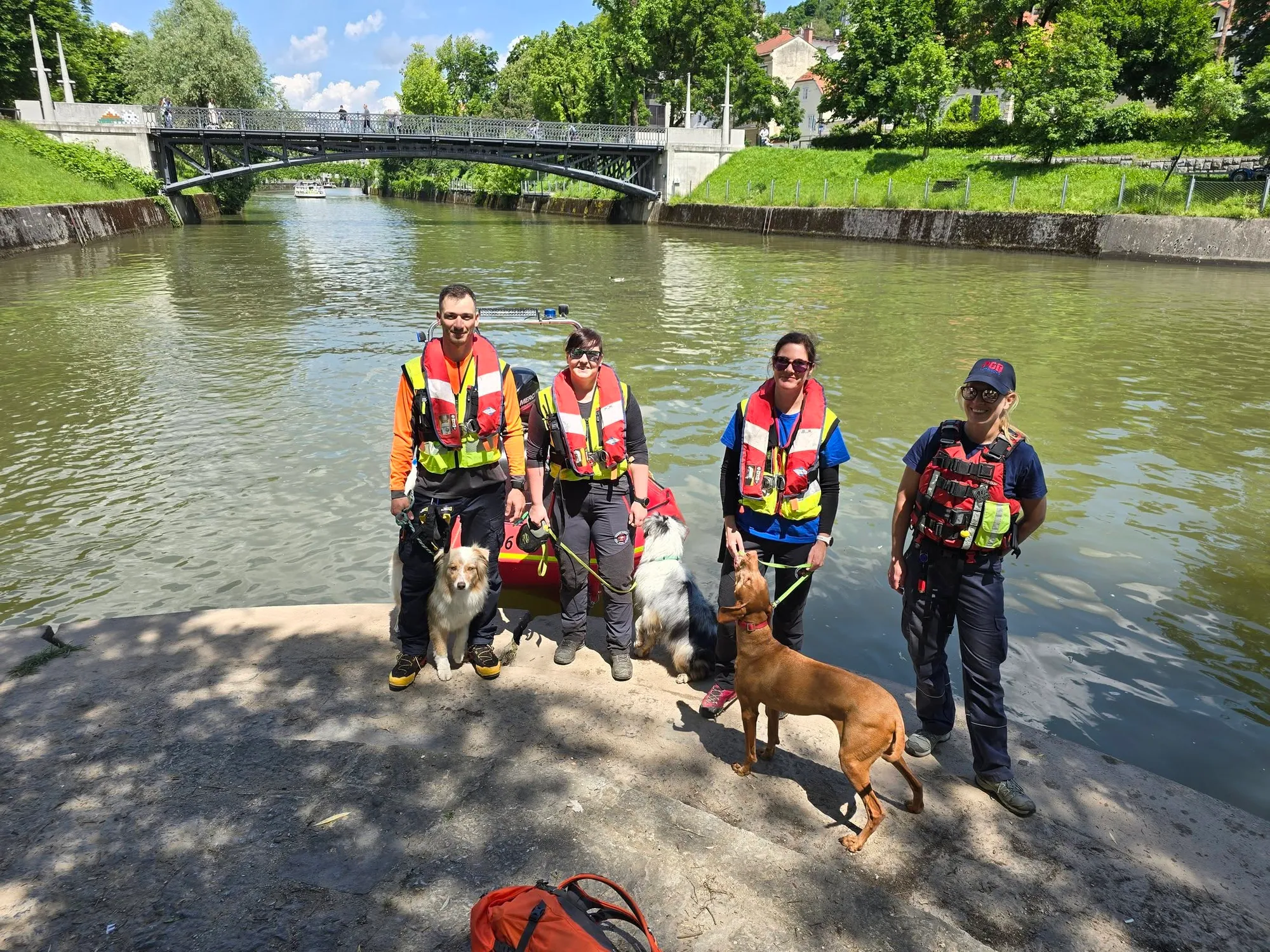 Reševanje z reševalnim psom na vodi